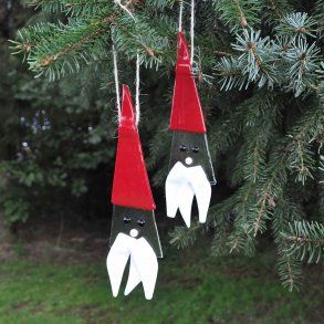 Nisser med pjusket skg til ophng