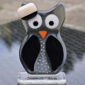 Sort ugle med Tmmer hue