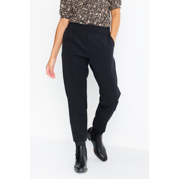 IN FRONT Lea Pants - Black