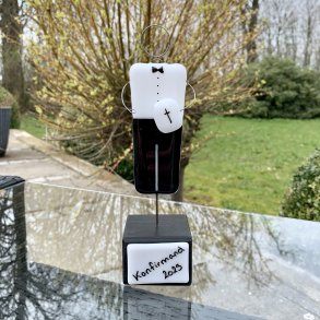 Konfirmand - Dreng med HVID skjorte og Salmebog i hnden