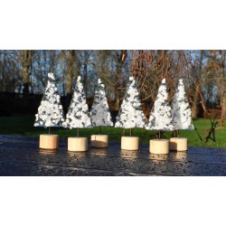 Juletrer p lys trfod m/hvid drys 