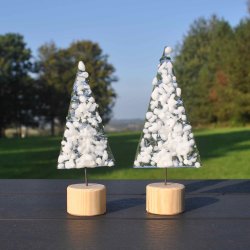 Juletrer p lys trfod m/hvid drys 