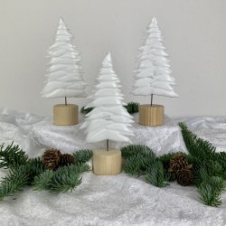 Hvide Juletrer p lys fod