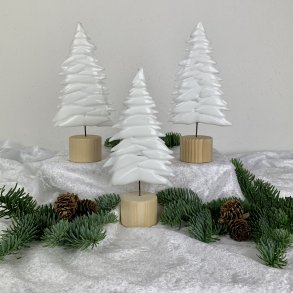 Hvide Juletrer p lys fod