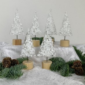 Juletrer p lys trfod m/hvid drys 