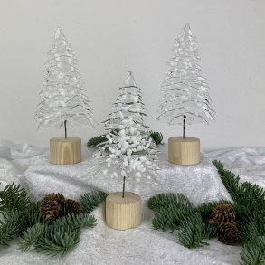 Juletrer med sne p lys fod