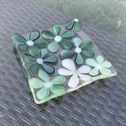 Lysfad med grnne blomster