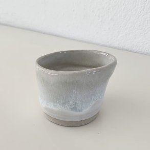 Lille keramik kop / skl / urtepotteskjuler - rhvid med grn effekt