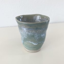 Keramik kop - grn glasur med bl toner