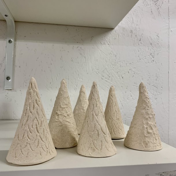 Keramik juletrer - Cremehvide med lidt glimmer effekt