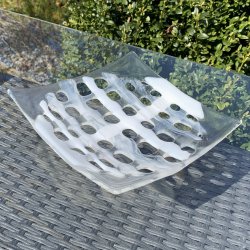 Fad med hulmnster - Hvid