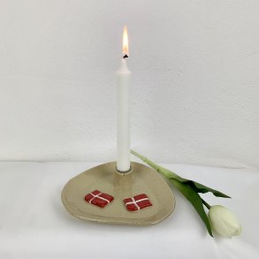 Keramikfad med flag og lys