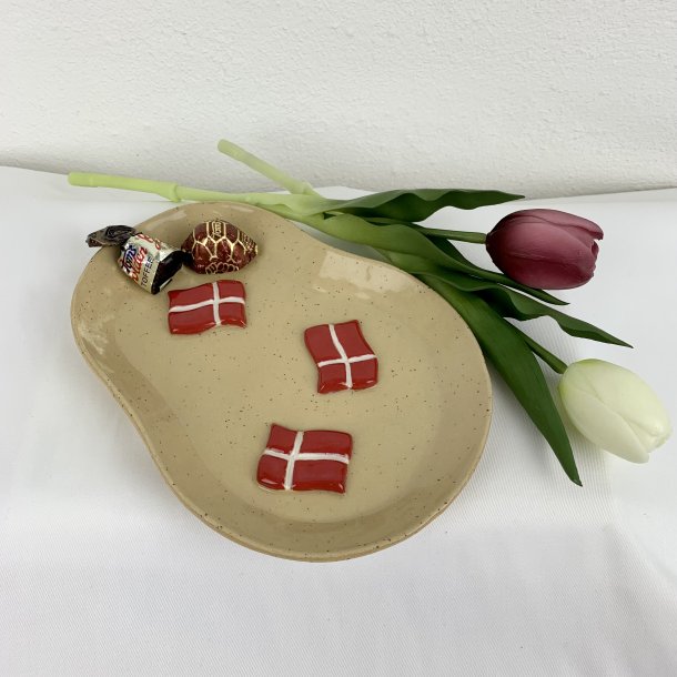 Ovalt keramikfad med 3 Dannebrogsflag