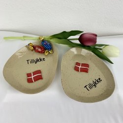 Fad med Dannebrogsflag og TILLYKKE