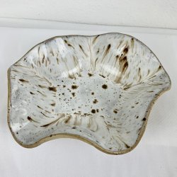 Keramikfad i asymmetrisk form - lys creme