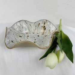 Keramikfad i asymmetrisk form - lys creme