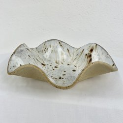 Keramikfad i asymmetrisk form - lys creme