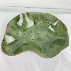 Keramikfad i asymmetrisk form - gr�n glasur