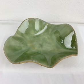 Keramikfad i asymmetrisk form - gr�n glasur