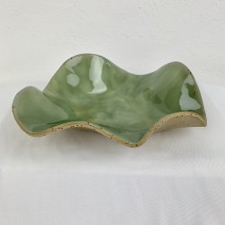 Keramikfad i asymmetrisk form - gr�n glasur