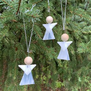 Sm engle med trhoved