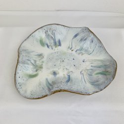 Lille Keramikfad i asymmetrisk form - Duset gr�n og bl� glasur