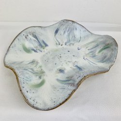 Lille Keramikfad i asymmetrisk form - Duset gr�n og bl� glasur