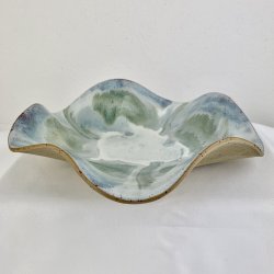 Keramikfad i asymmetrisk form - Duset gr�n og bl� glasur