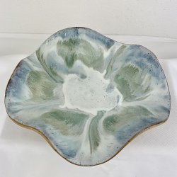 Keramikfad i asymmetrisk form - Duset gr�n og bl� glasur