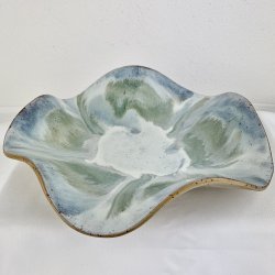 Keramikfad i asymmetrisk form - Duset gr�n og bl� glasur