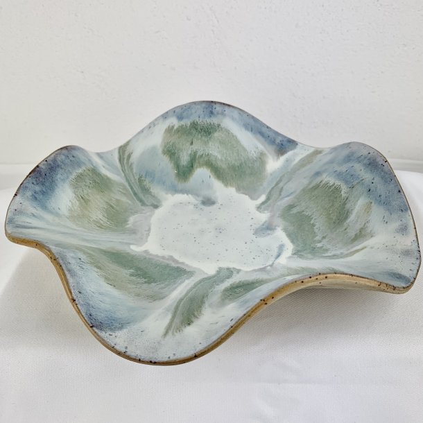 Keramikfad i asymmetrisk form - Duset gr�n og bl� glasur