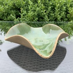 Keramikfad i asymmetrisk form (13x13,5cm)