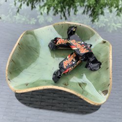 Keramikfad i asymmetrisk form (13x13,5cm)